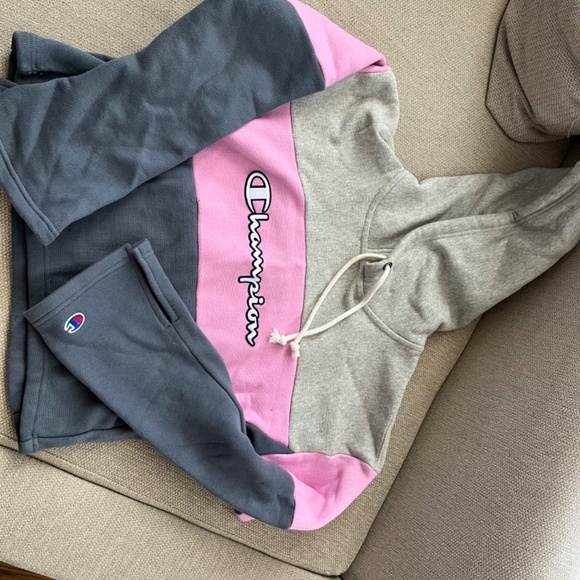 Champion cropped sweatshirt small limited edition - Picture 2 of 2